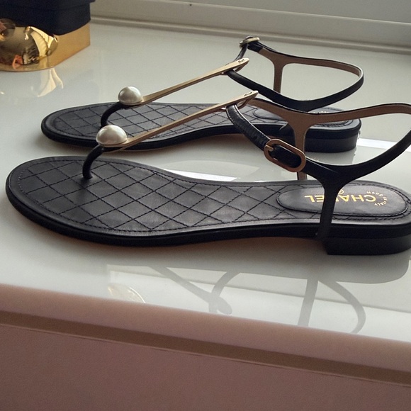 CHANEL Black Leather Pearl-Top T-Strap Sandals main image 2